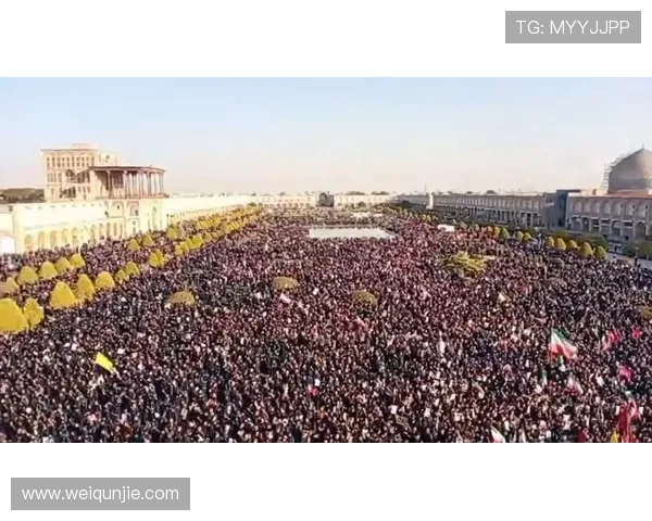 伊朗男足含泪唱国歌 悼念空袭遇难学生